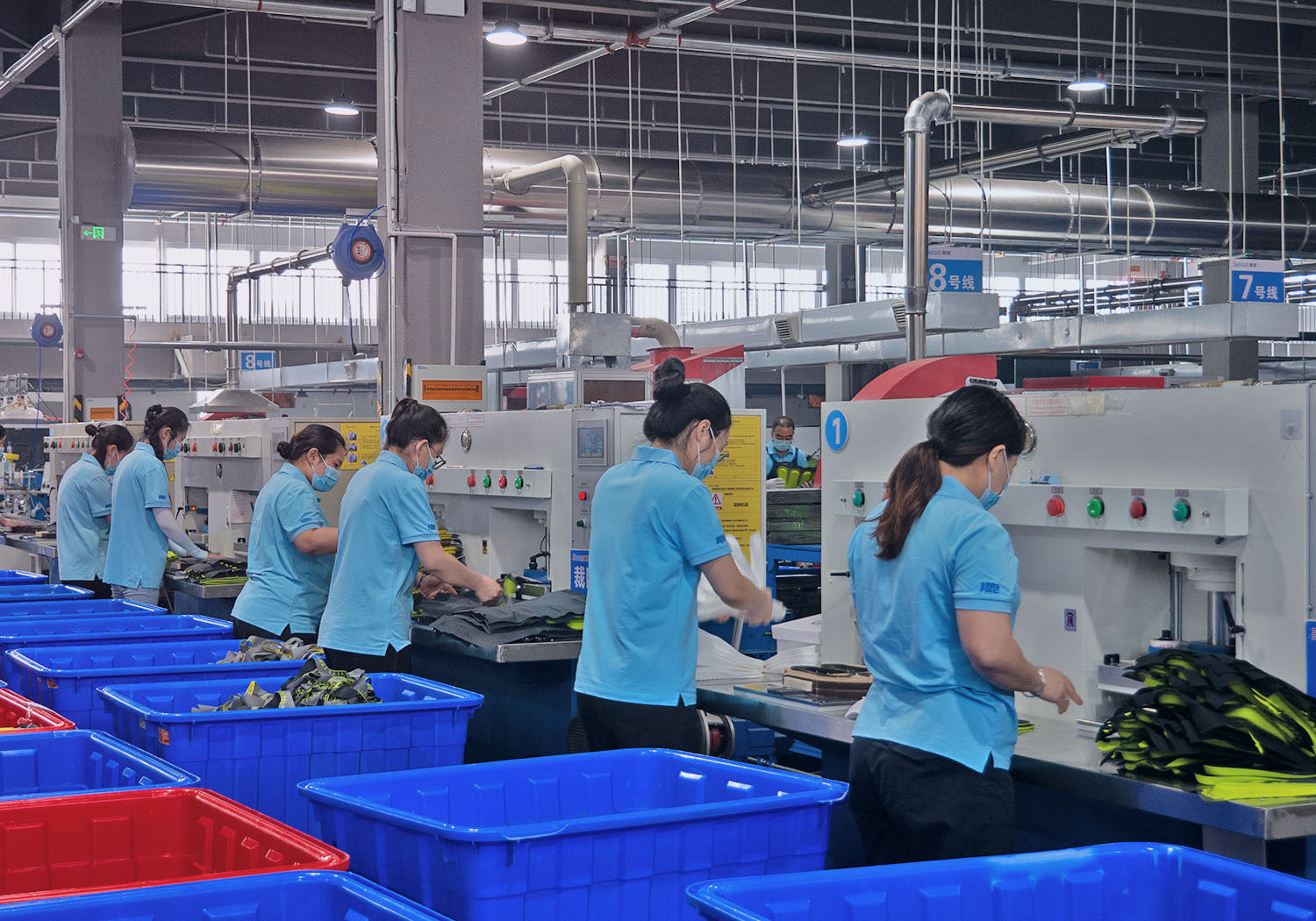 Large-scale automated insole manufacturing factory with 5M+ monthly capacity for global expansion.