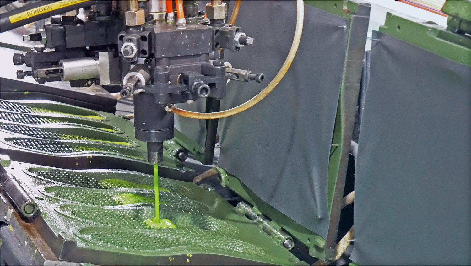 Professional PU insole pouring process in factory, ensuring high-quality polyurethane injection